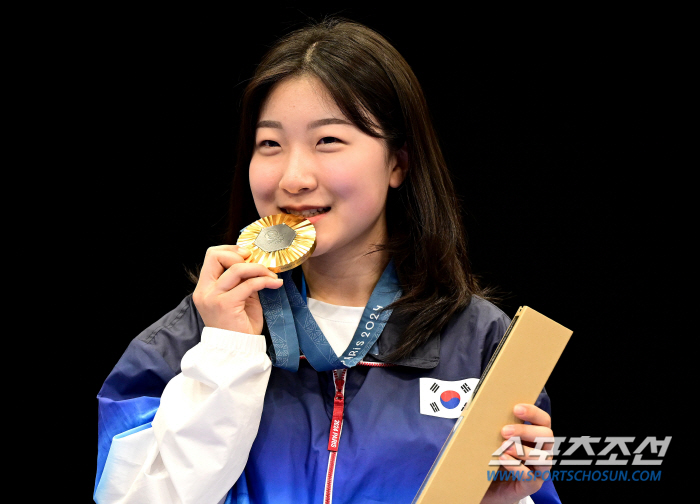  High school student rifleman Ban Hyo-jin wins gold medal