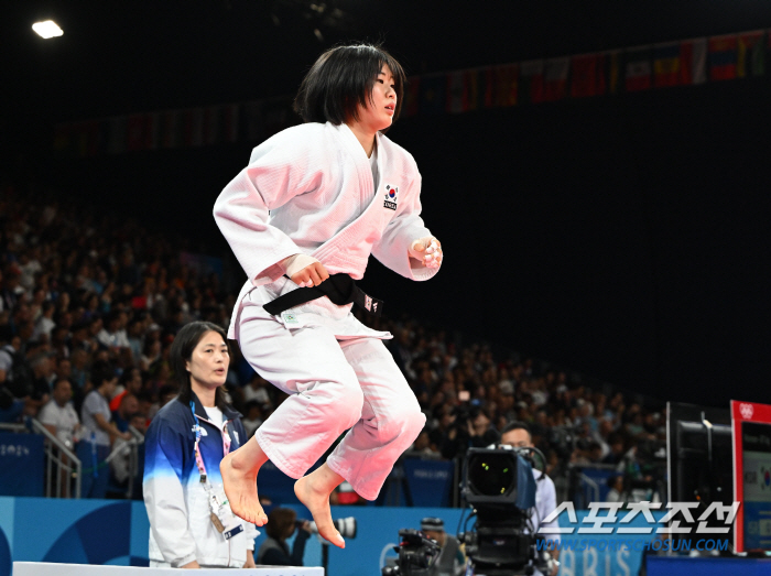 'Unprecedented!' Heo Mi-mi wins half of Mongolia's natural enemy in the 57 kg class by 女 Judo!Going to the semifinals!
