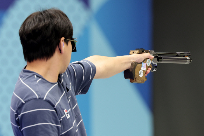 Good fight! Lee Won-ho and Oh Ye-jin, 4th in the 10m air pistol mix! 