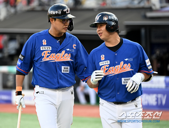 I asked him to throw 5 innings, and he won...Hanwha beats KT with gusty wind and has won four consecutive games 