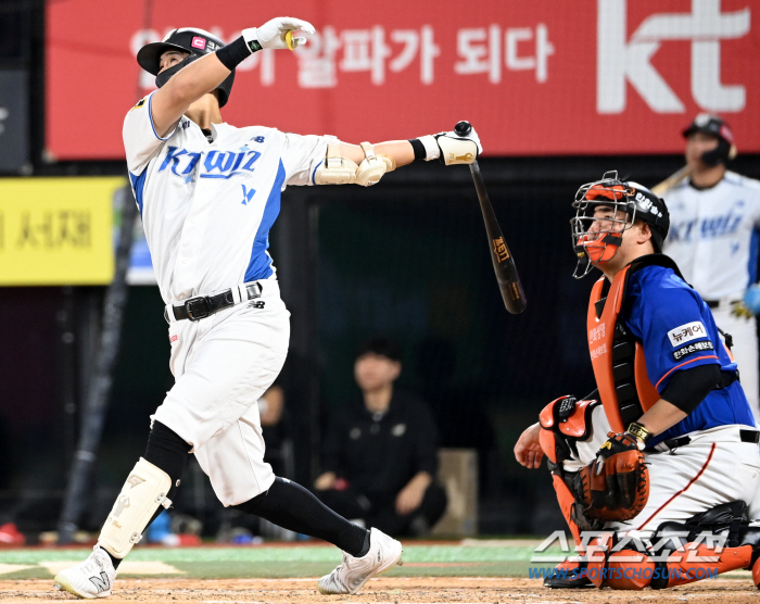 I asked him to throw 5 innings, and he won...Hanwha beats KT with gusty wind and has won four consecutive games 