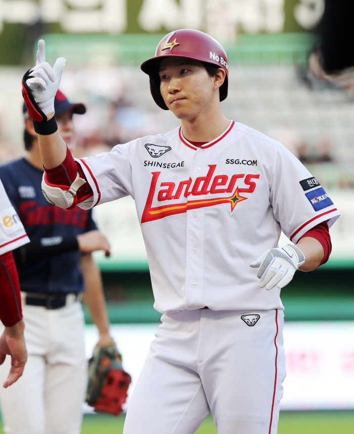 Kim Kwang-hyun lost 5 runs →'Lotte Killer' Park Sung-han flew!→The back door of the steel wall! SSG's 4th consecutive win, Lotte's 9th place drop 