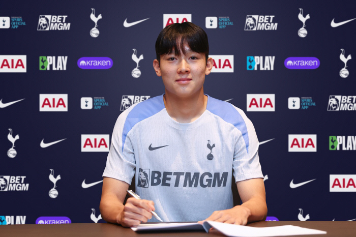 'Perfect match for the ball'→'You signed Ronaldo from Korea!' Yang Min-hyuk, the pros and cons evaluated by a soccer analyst? 'Explosion of local expectations'