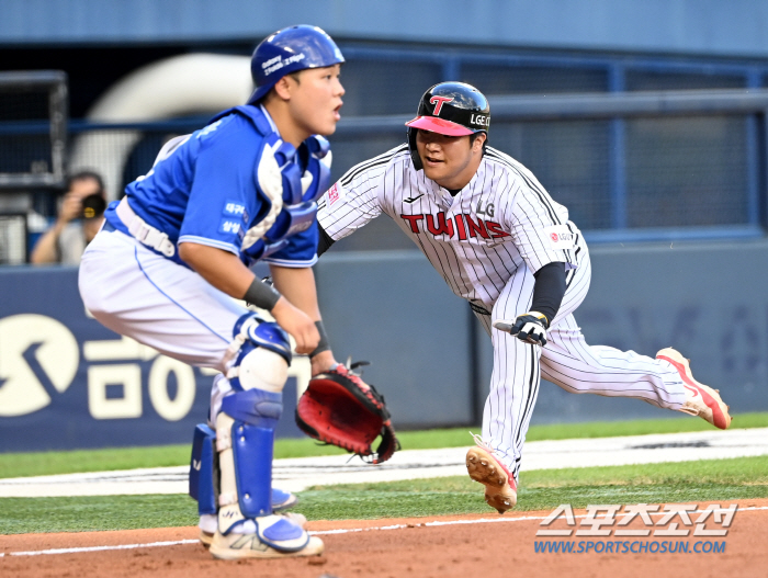 '17 Hit Mega Twin Spoiler Explosion''Samsung Killer'Son Joo-young won eight games and LG succeeded in an 11-5 rebound. He's chasing KIA. Kang Min-ho's 3G consecutive shots, 11 home runs in July