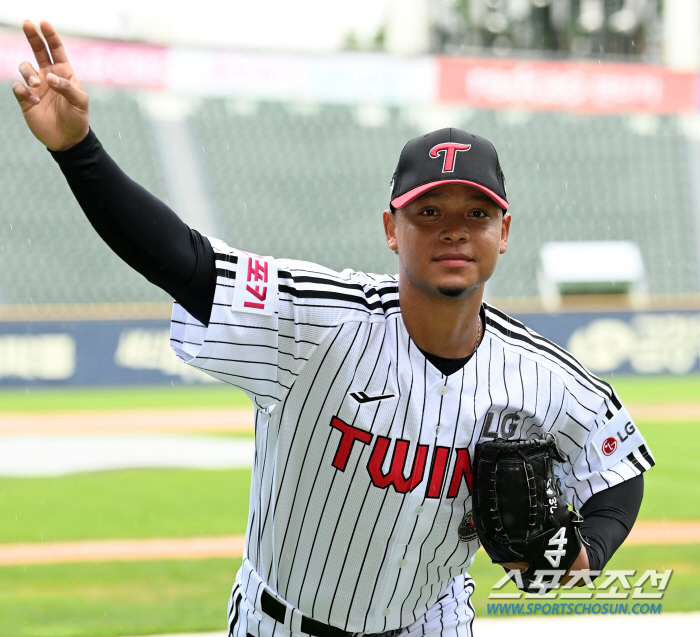 'College players appreciate ML' Hernandez's first real game 150km. 0 hits and 6K runs in 3 innings. The first appearance was against Doosan on the 8th 