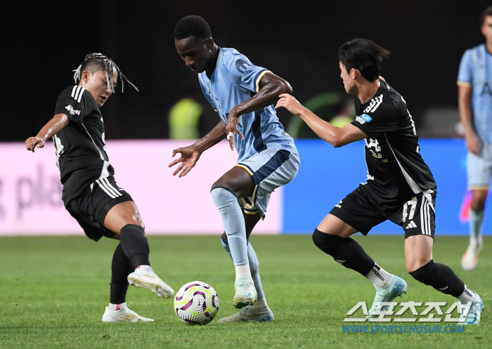 'I'm Yang Minhyuk!' Crazy dribbling → Royal ostracized Turn, a spectacular initiation ceremony ahead of joining Tottenham
