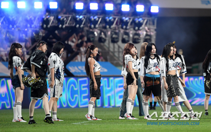  TWICE ''A conceptual stage in soccer boots'