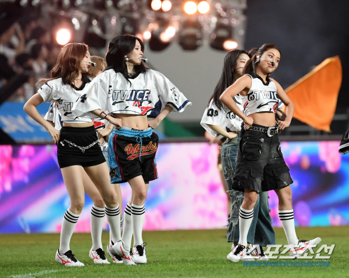  TWICE 'A great performance in soccer boots'