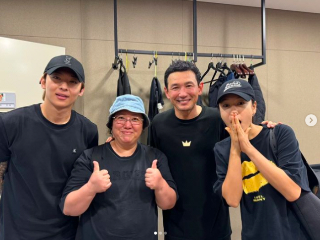  'First performance in life, best'Dex, 'Macbeth' Reunited with Hwang Jung-min