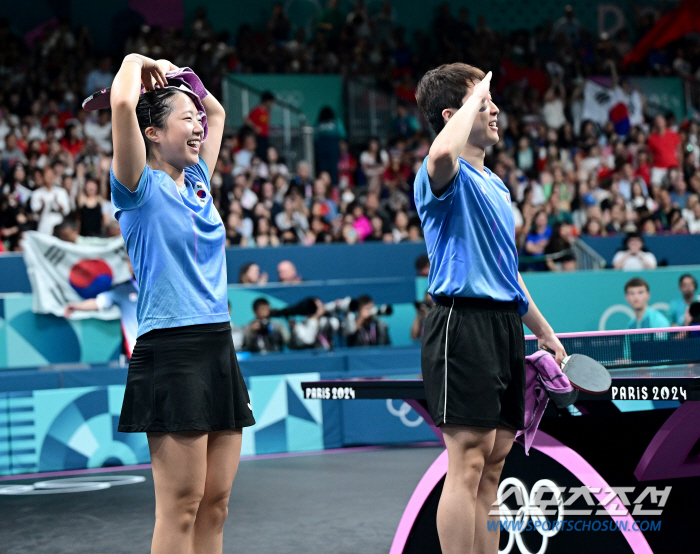 'That's what you meant?' Explosive attention poured into the 'mixed 銅' ceremony of Lim Jong-hoon's hand salute 