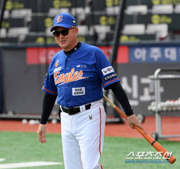 'Good, you're doing well' The atmosphere of Hanwha training is the best for 5 consecutive wins...Manager Kim Kyung-moon praised the players indefinitely