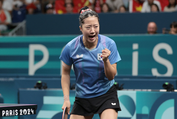 ''The Great Wall with a fighting spirit peep' Shin Yu-bin, 'Tokyo Kim' defeated Chen Meng 0-4...the first 銅 challenge in 20 years
