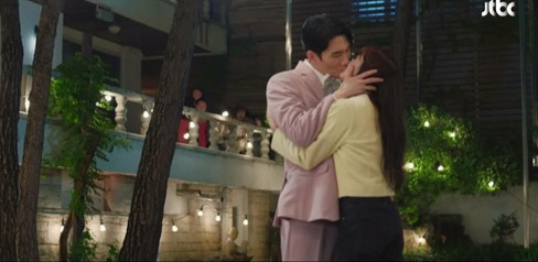 'Together for the rest of our lives' Um Tae-gu ♥ Han Seon-hwa, surprise proposal → kiss..a tightly closed happy ending