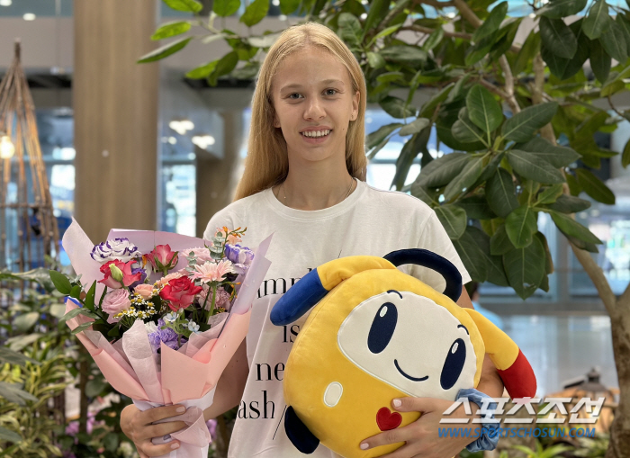 VNL Foreigner Apogit Arrives in Korea with 30 Points. 