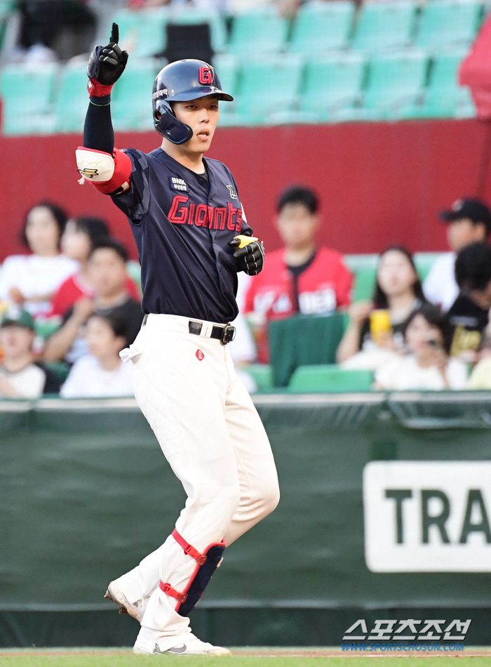 'Elotrasico, which was hotter than the heat wave of murder' Son Ho-young's first multi-po...Lotte Beat LG for 2 consecutive wins 