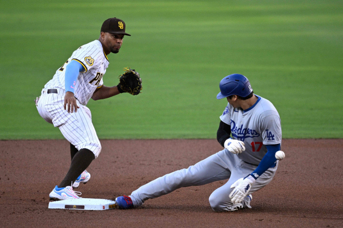 3 steals runaway 'Huge feet 'Ohtani achieves 30 home runs - 30 steals for the first time in his life, 13 years with the Dodgers...LAD 10-0 OAK
