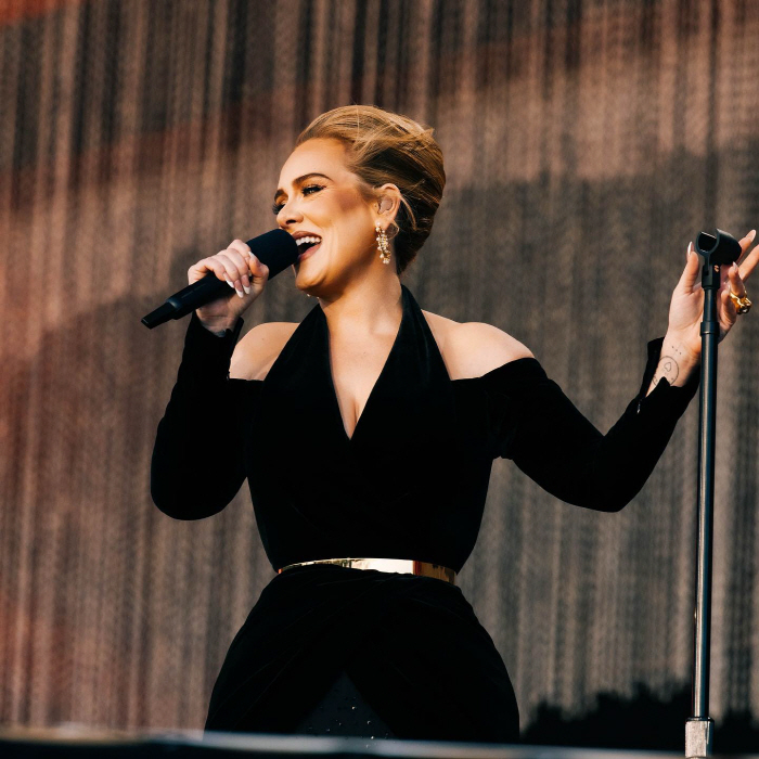 Adele's Rising Sun Flag Appears at the 獨 Munich Concert Hall 'Shock'Why did Korean fans disappoint?'