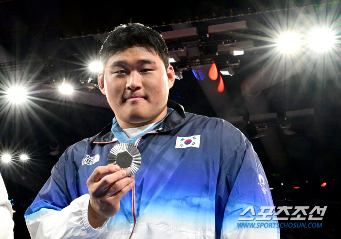 ''It's the best score in history'' Kim Min-jong who didn't smile 'It's not a return of gold, it's a return of silver.'