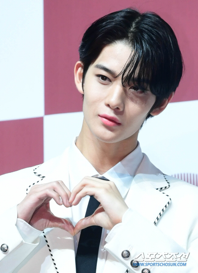  Bae Jinyoung leftCIX works as a four-person system (Full Story)