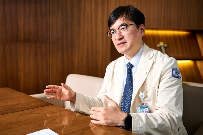 Professor Kim Jin-sung of Seoul St. Mary's Hospital elected the first Korean to be a director of the International Strategic Growth Committee of the North American Society of Spine Surgeons
