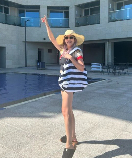  Even if you gain 8kg, you're slim. 'Preparation for examiner' Son Dambi shows off his S-line swimsuit