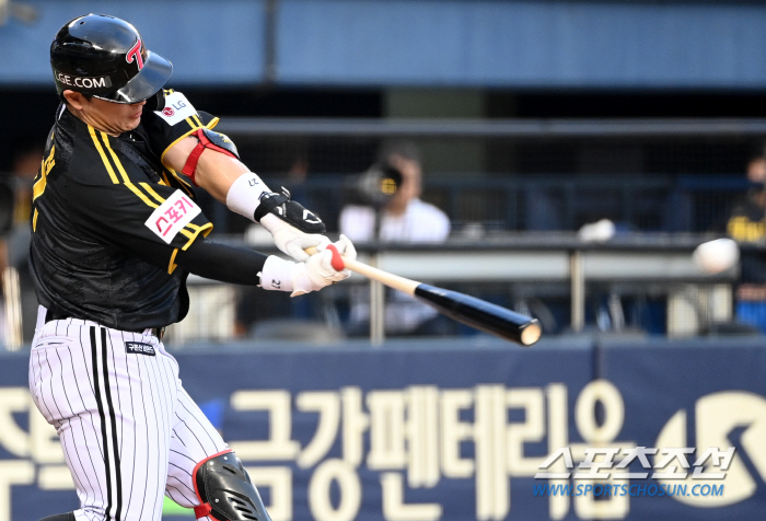 '01 → 72 → 76' 'New finish's 154km 5-out save' Doosan and LG escaped five consecutive losses. LG-Samsung-Doosan 2G Game 2nd Place Fight Rekindled