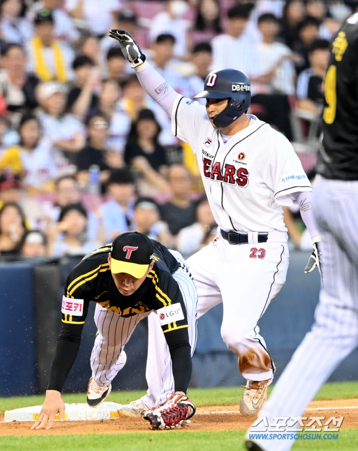 '01 → 72 → 76' 'New finish's 154km 5-out save' Doosan and LG escaped five consecutive losses. LG-Samsung-Doosan 2G Game 2nd Place Fight Rekindled