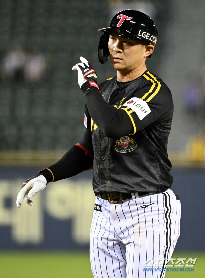 '01 → 72 → 76' 'New finish's 154km 5-out save' Doosan and LG escaped five consecutive losses. LG-Samsung-Doosan 2G Game 2nd Place Fight Rekindled