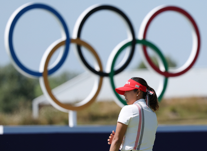 Ko Jin-young, you're expected to be 12th, let alone a medal? The Korean Olympic Broadcasting Corporation, which is harsh to Korean athletes...Why on earth?