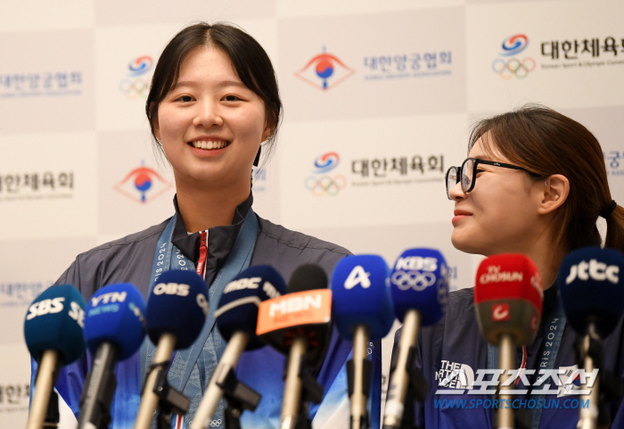  Paris Archery Empress, Three-Winner Im Si-hyun 'I think I'm going to get a neck disc. Team event, shoot-off. Most memorable'