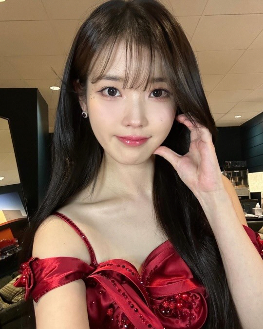  'Her FLEX, as expected 'Ajeong'' IU's story of sending business tickets to more than 100 staff members