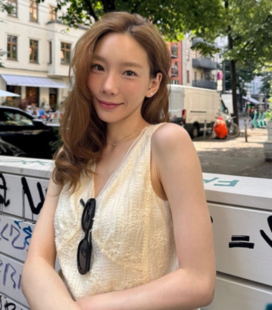 Taeyeon, fairies with blonde hair..fair-skinned  soft-skinned