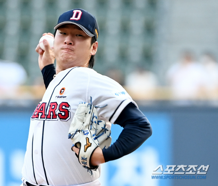 the humiliation of a 10-win ace. 7-3 and 4-point difference. One out in the 5th inning... Lee Seung-yeop had no choice but to throw 104 pitches