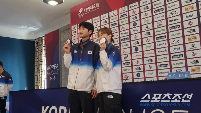Where did the Badminton Association hide after setting up Kim Won-ho and Jung Na-eunman to be celebrated