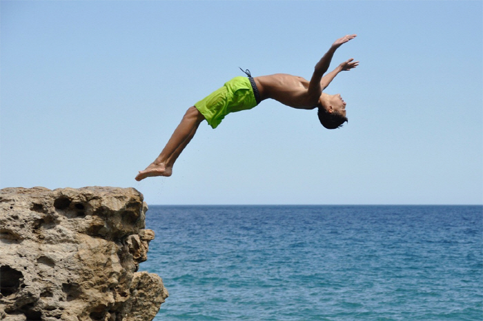 Why you shouldn't dive while playing in the water
