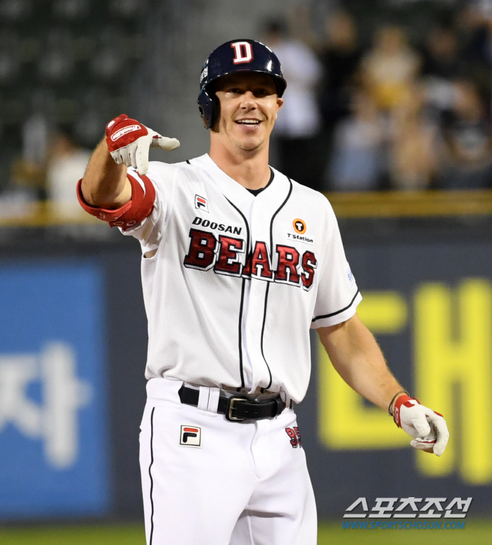 '4th consecutive LG's 3rd place drop' Yang Eui-ji's come-from-behind three-run shot Ballazovic to grab the 1st and 2nd places, and Doosan won from behind again. 2nd place Samsung and 2G chase
