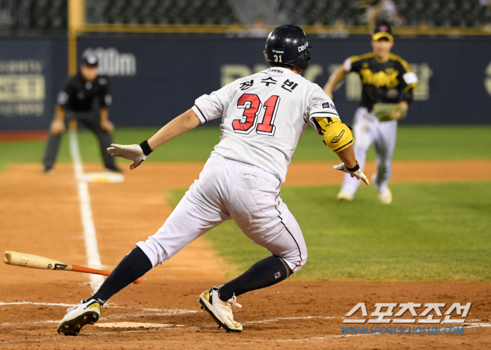 '4th consecutive LG's 3rd place drop' Yang Eui-ji's come-from-behind three-run shot Ballazovic to grab the 1st and 2nd places, and Doosan won from behind again. 2nd place Samsung and 2G chase