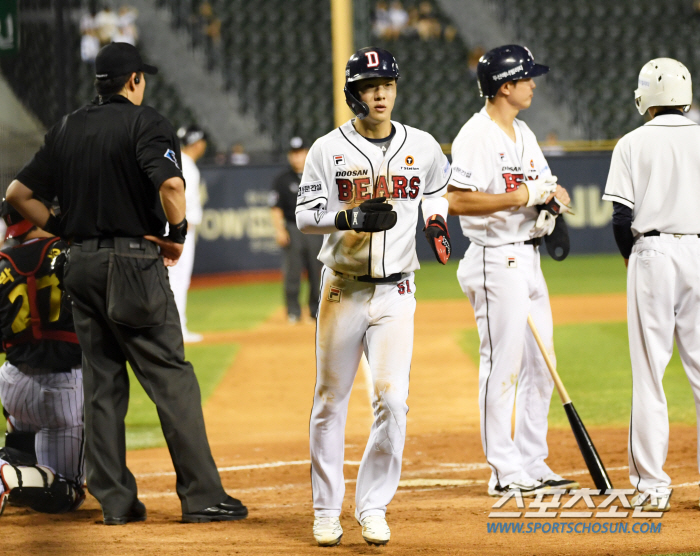 '4th consecutive LG's 3rd place drop' Yang Eui-ji's come-from-behind three-run shot Ballazovic to grab the 1st and 2nd places, and Doosan won from behind again. 2nd place Samsung and 2G chase