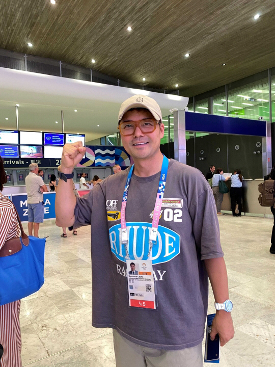 Jeon Hyun-moo enters Paris to broadcast weightlifting 