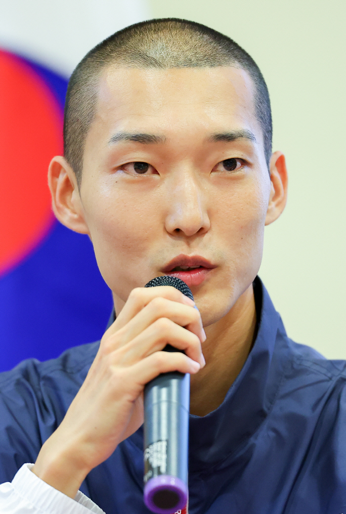 'Korea Track & Field's first medal attempt!' Woo Sang-hyuk's Showtime begins 