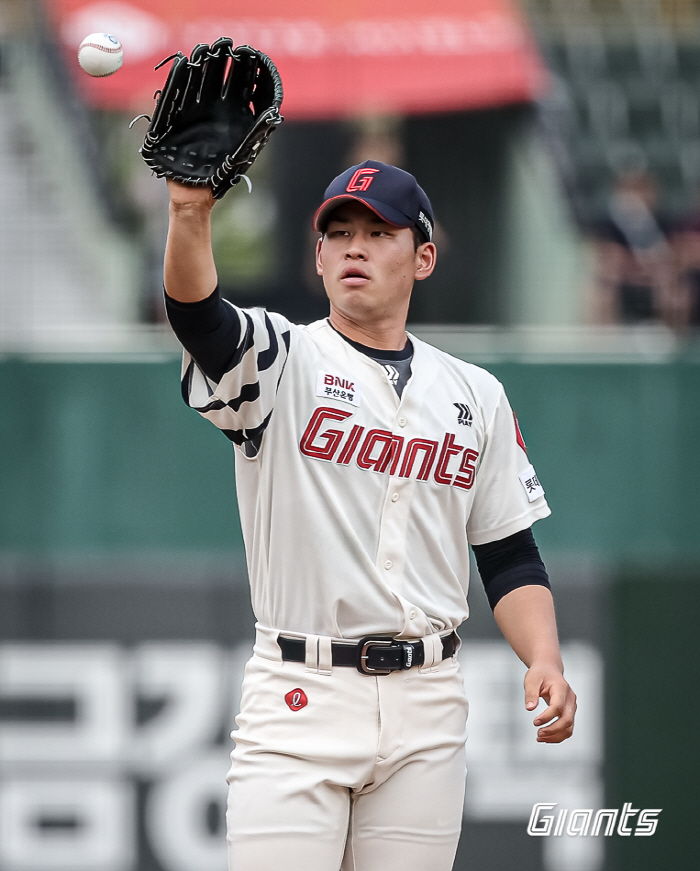 The start of August's counterattack? Lotte's 4th consecutive victory! 55 minutes Rainfall stoppage → 4 home runs 28 hits exchanged → Nakdonggang River Derby in chaos even with head shots