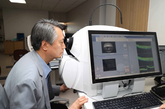 Cataract surgery when you have retinal disease, is it safe?