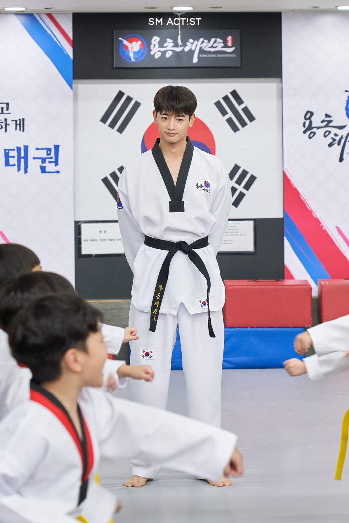 Choi Minho, ♥ fall in love with Son Na Eun..'Family X Melo' Melo Challenge