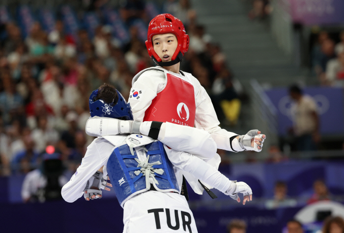 ''First win at the first Olympic Games of his life' Kim Yu-jin 'World's 5th place' beat the Japanese player to advance to the quarterfinals' 