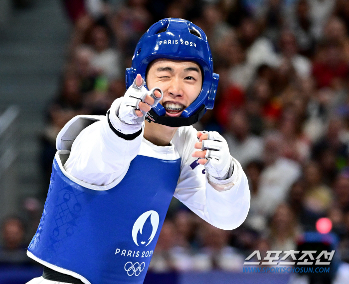 'Gold Kick From Day 1 of Taekwondo' Park Tae-joon Beat Magomedov''Perfect Gold Medal'...He also solved the 58kg no-gold 恨 