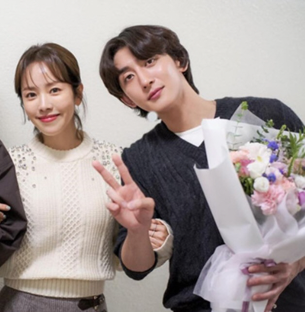 Han Ji-min, ♥ Choi Jung-hoon fan → Lover..First open romantic relationship since debut