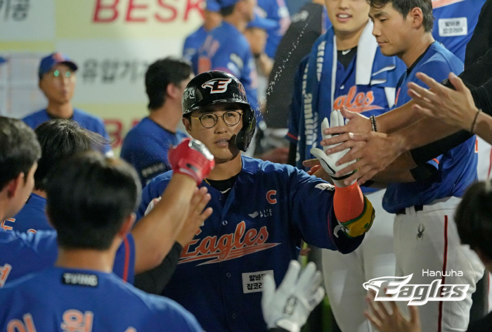 It's only been a week?The captain got the hang of it, Chae Eun-sung's consecutive home run explosion
