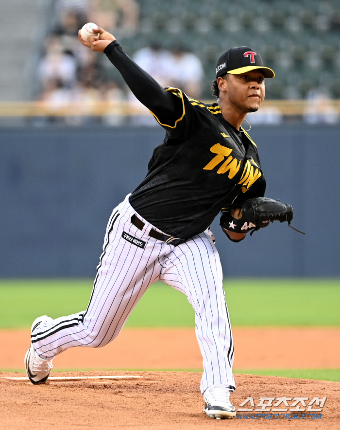 KKKKKKKKKKK'He's the ace to lead Kelly' Hernandez's shock debut with 7K 1 run in 5 innings. I gave hope to LG