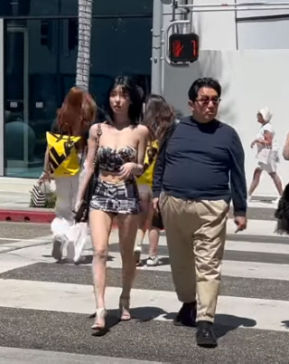  Bang Si-hyuk's meeting with 女 BJ, born in 2000, in LA? 