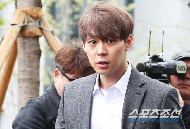  Park Yoo-chun, shamelessly, will retire from his 'legs' moveDo I need your attention